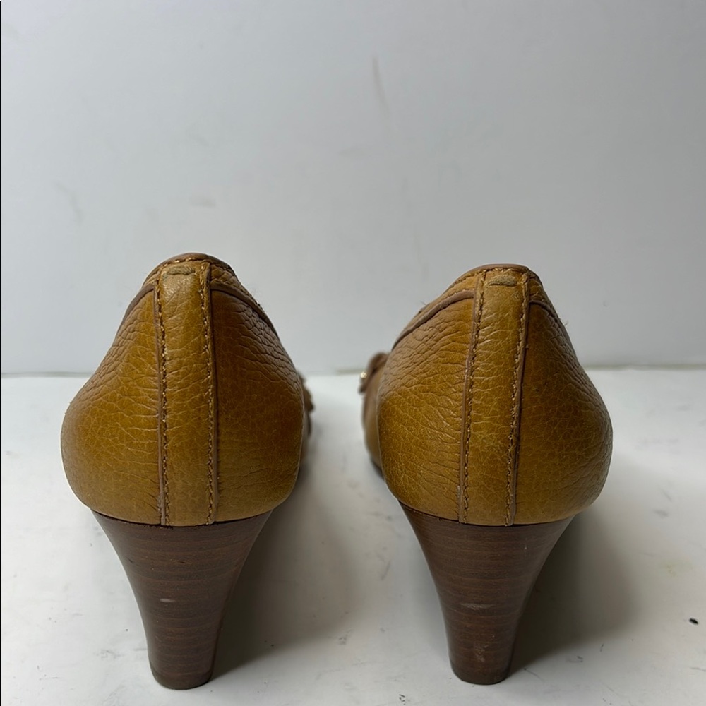 Tory Burch Tan Heels with Gold Medallion - Picture 3 of 5